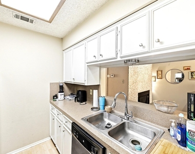 2706 Salado St - Photo Thumbnail 9