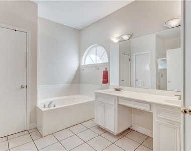 3955 Grayling Ln - Photo Thumbnail 20