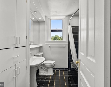3014 Dent Place Nw - Photo Thumbnail 17