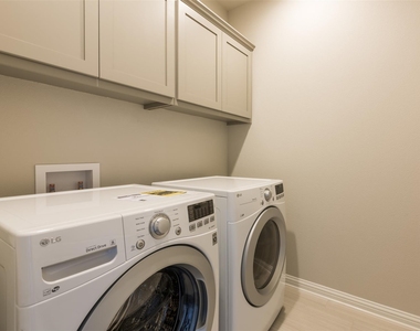 13800 Lyndhurst St - Photo Thumbnail 14