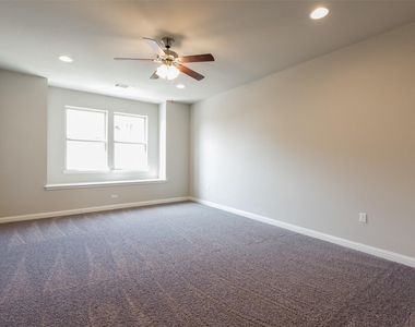 13800 Lyndhurst St - Photo Thumbnail 10
