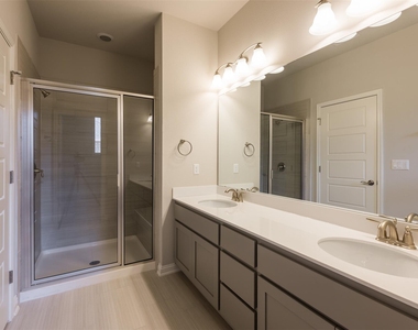 13800 Lyndhurst St - Photo Thumbnail 11