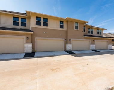 13800 Lyndhurst St - Photo Thumbnail 17