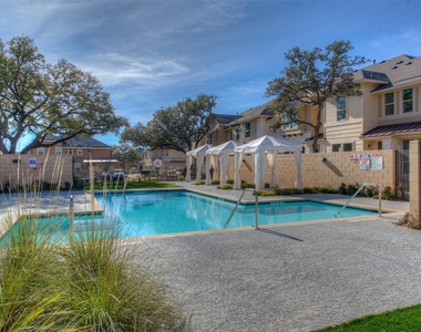 13800 Lyndhurst St - Photo Thumbnail 20