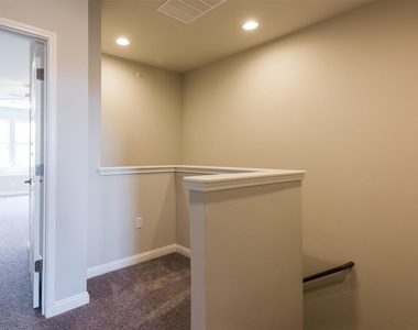 13800 Lyndhurst St - Photo Thumbnail 9