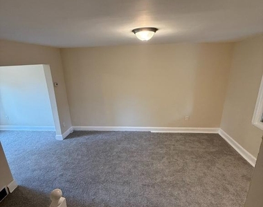 3426 Baker Street Ne - Photo Thumbnail 14