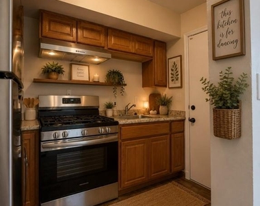 3426 Baker Street Ne - Photo Thumbnail 5