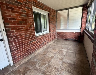3426 Baker Street Ne - Photo Thumbnail 12