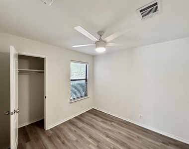 240 New Country Rd - Photo Thumbnail 9