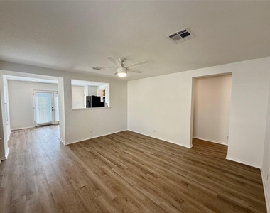 240 New Country Rd - Photo Thumbnail 5