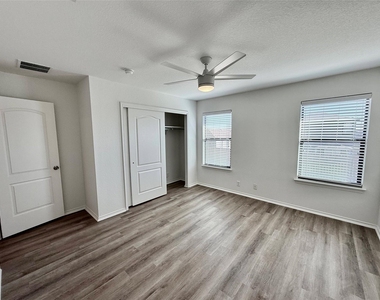 240 New Country Rd - Photo Thumbnail 7