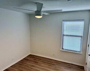 240 New Country Rd - Photo Thumbnail 10