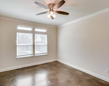 21501 Patton Ave - Photo Thumbnail 8