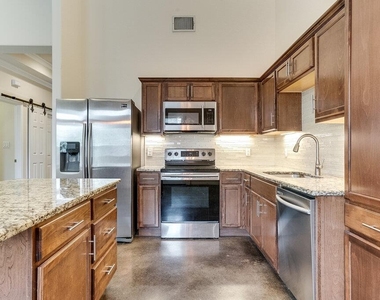 21501 Patton Ave - Photo Thumbnail 1