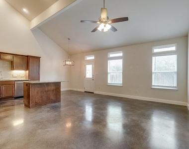 21501 Patton Ave - Photo Thumbnail 6