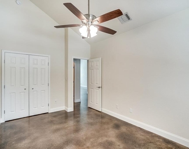 21501 Patton Ave - Photo Thumbnail 12
