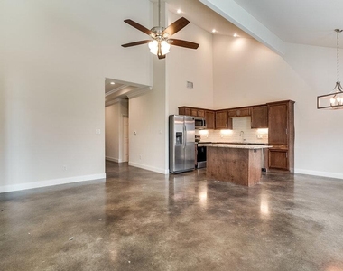21501 Patton Ave - Photo Thumbnail 5