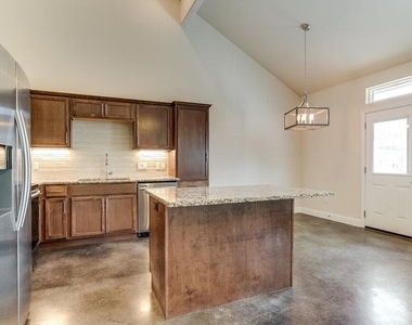 21501 Patton Ave - Photo Thumbnail 4