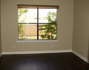 2503 Monarch Dr - Photo Thumbnail 7