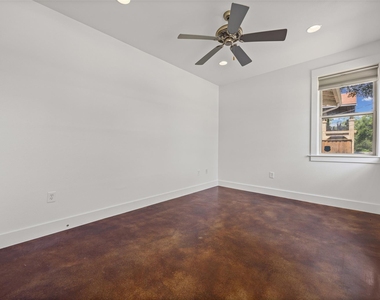 1301 San Bernard St - Photo Thumbnail 12