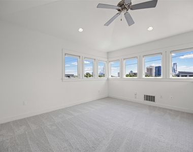 1301 San Bernard St - Photo Thumbnail 15
