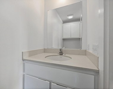 1301 San Bernard St - Photo Thumbnail 21