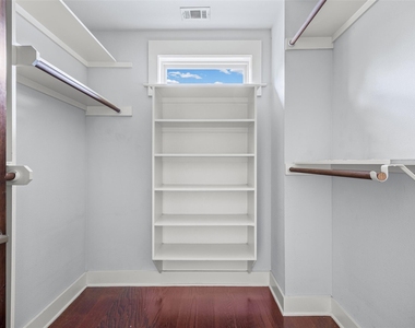 1301 San Bernard St - Photo Thumbnail 17