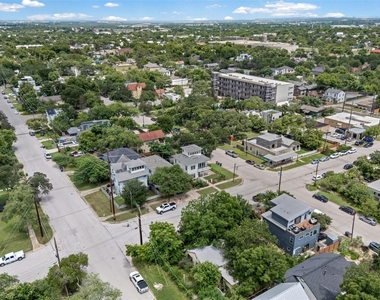 1301 San Bernard St - Photo Thumbnail 27
