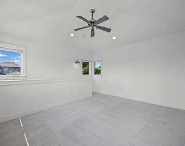 1301 San Bernard St - Photo Thumbnail 16