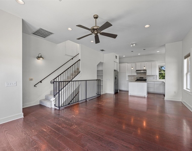 1301 San Bernard St - Photo Thumbnail 7
