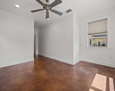 1301 San Bernard St - Photo Thumbnail 9