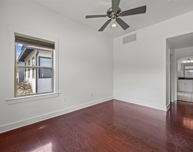 1301 San Bernard St - Photo Thumbnail 8