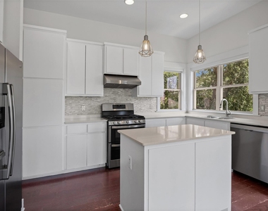 1301 San Bernard St - Photo Thumbnail 5