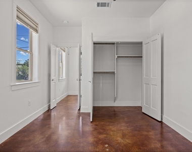 1301 San Bernard St - Photo Thumbnail 14
