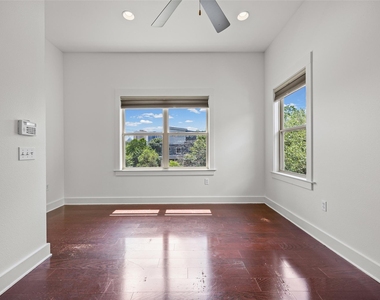 1301 San Bernard St - Photo Thumbnail 13