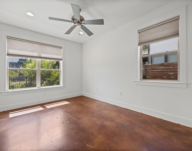 1301 San Bernard St - Photo Thumbnail 10