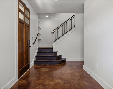 1301 San Bernard St - Photo Thumbnail 11