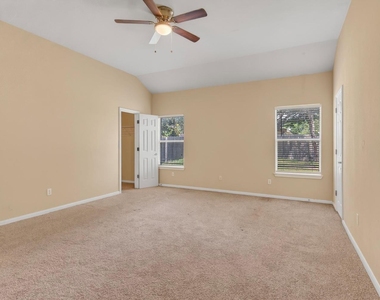 4489 Western Lake Dr - Photo Thumbnail 10