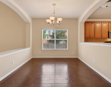 4489 Western Lake Dr - Photo Thumbnail 4