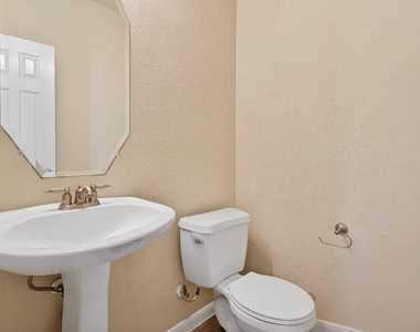 4489 Western Lake Dr - Photo Thumbnail 13