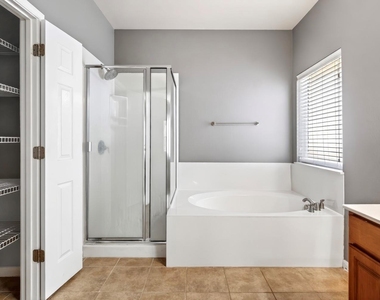 4489 Western Lake Dr - Photo Thumbnail 16