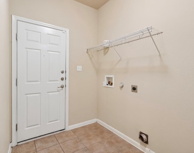 4489 Western Lake Dr - Photo Thumbnail 12