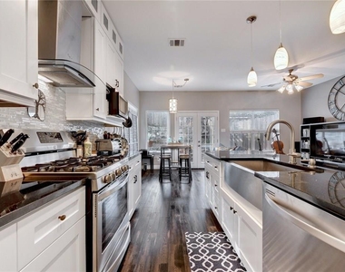 1700 Perez St - Photo Thumbnail 7