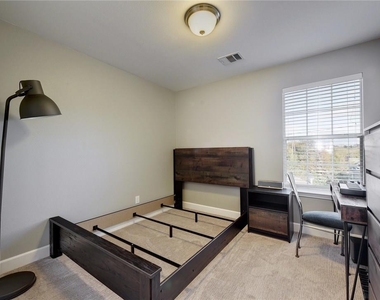 1700 Perez St - Photo Thumbnail 17