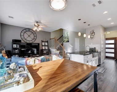 1700 Perez St - Photo Thumbnail 5