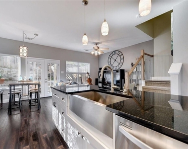 1700 Perez St - Photo Thumbnail 8