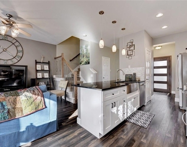 1700 Perez St - Photo Thumbnail 3