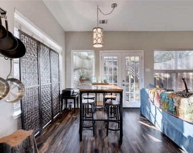 1700 Perez St - Photo Thumbnail 9
