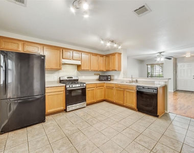 14313 Lemongrass Ln - Photo Thumbnail 8