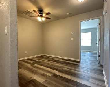 1701 S Bell Blvd - Photo Thumbnail 13